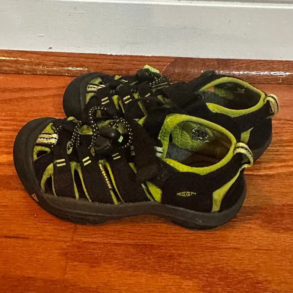 Keen Newport H2 Sandals sz 12 Black Waterproof Sandals
